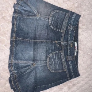 Kjol Only - En äkta only kjol som tyvärr är för stor för mig. Storlek 40