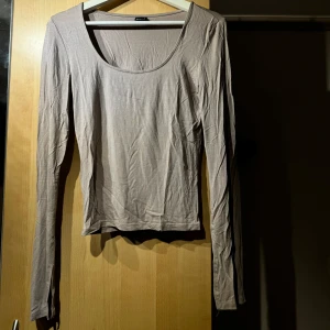 Soft touch tröja - Soft touch tröja från Gina Tricot. Oanvänd och därmed nyskick. 