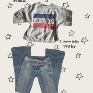 "France" tröja 🇨🇵 - En jättefin grå tröja köpt ifrån Gina Tricot 🫶🏼 Knappt använd! Finns inga defekter 💕 Nypris 200-300 kr 