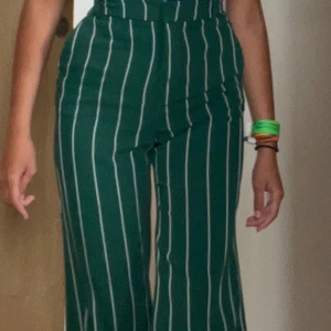 Gröna kostymbyxor - Gröna kostymbyxor storlek 34