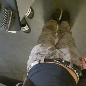Militär byxor - Dem är egentligen typ skit flared där nere men deme lite för långa för mig, köpt från beyond retro, vill verkligen köpa nya o int för långs för mig (e 153) borde funka för 160-70