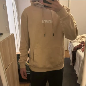 Hoodrich gott skick  - Fungerar som den vore ny, använt ett par gånger. Jag säljer den vidare med tanke på att jag växt ur den. Ingen reklamation alls. 