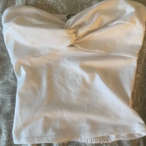 Jättefin off shoulder top 😍 - Jättefin top i jättebra skick, den ärnjättwfin o passar med allt, säg till för fler bilder❤️