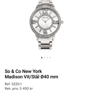Klocka ”so&co new york” gott använt skick✨  - Fin silvrig klocka från So&Co New york. Sparsamt använd. Några få repor som inte syns vid användning. Alla stenar kompletta. Nypris 950kr. Förlängare ingår. 