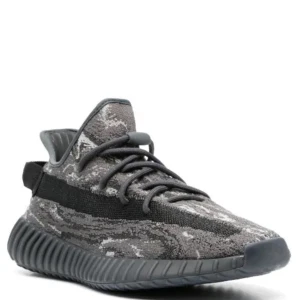Adidas yeezy boost 350 dark salt - Bra skick och knappt använda  Pris går att diskutera vid snabb affär 
