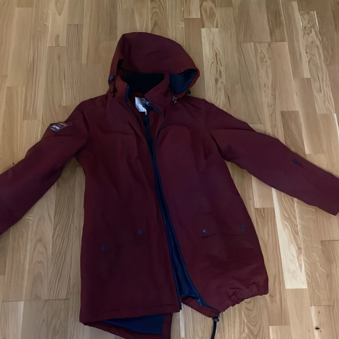 Röd vinter/höst/vår jacka.