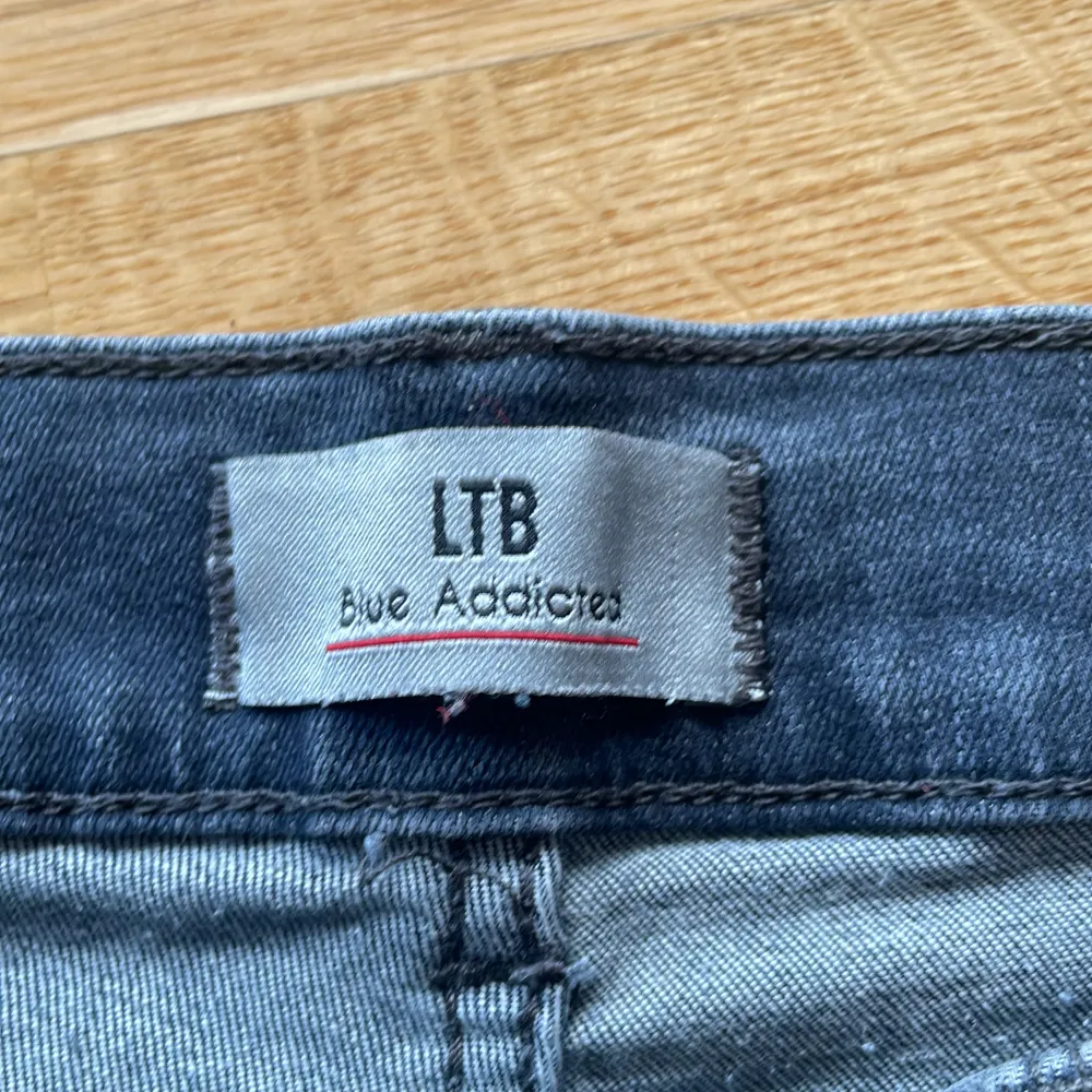 Bra skick men tyvärr för små för mig😜🩷. Jeans & Byxor.