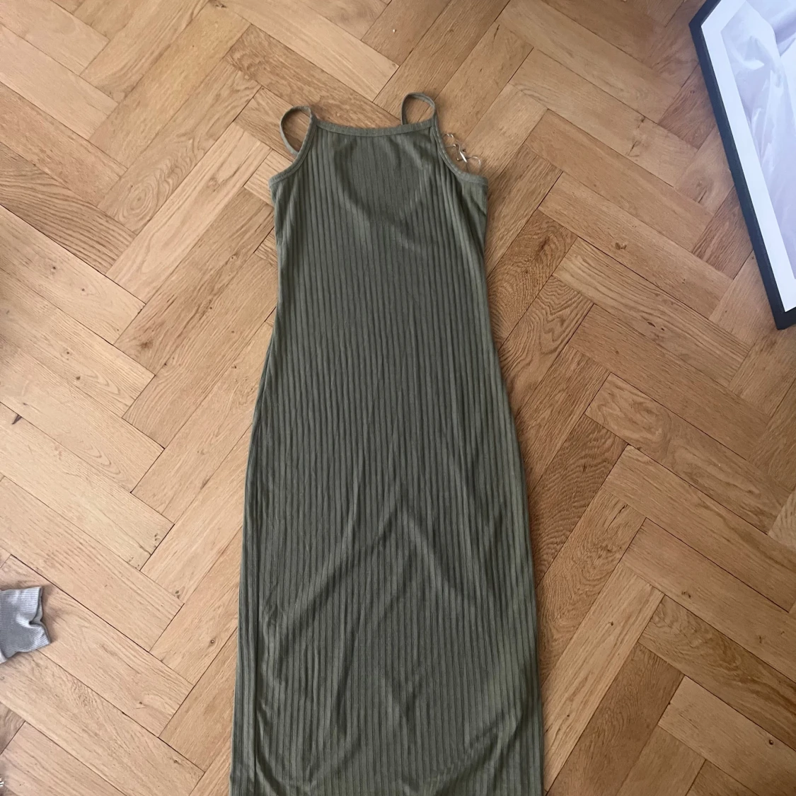 Grön långklänning från Ginatricot  - 91