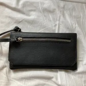 Svart plånbok, aldrig använd 
