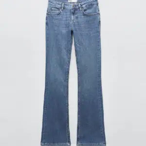 Zara jeans i storlek 32 som är i ny skick!💕