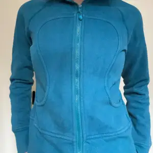 Blå lululemon hoodie 