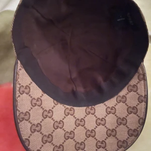Keps  - Har en Gucci keps som jag vill sälja kan mötas i Stockholm ingen frakt. 