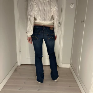 Lågmidjade jeans - Lågmidjade jeans från Mustang, storlek w28 l34 och passar en 34/36!🥰
