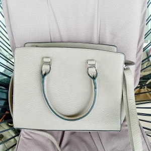 Rymlig väska - Stor och rymlig väska i fint skick Köpt sacobd hand