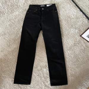 Our Legacy’s Second Cut jeans i färgen ”Black Selvedge” till salu! Byxorna är i perfekt skick och kostar 2500kr online. Storlek 30/32! 