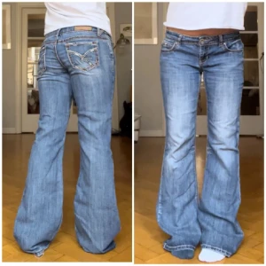 lågmidjade baggy jeans  - säljer dessa vidare då de inte passade mig midja 39 och innerbenslängden 79, hon på bilden är 165❤️