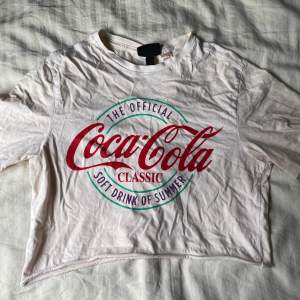 Croppad t-shirt med Coca Cola tryck, använd få gånger