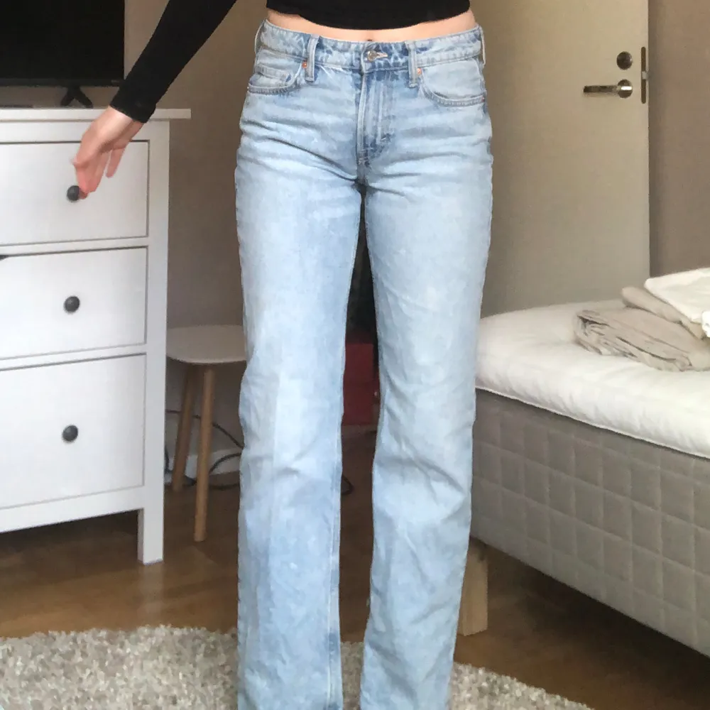 Mid waist straight jeans från Hm i storlek 38💕. Jeans & Byxor.