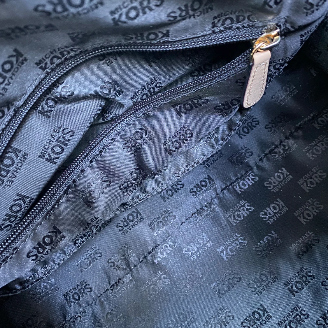 Ny Michael Kors väska - 93