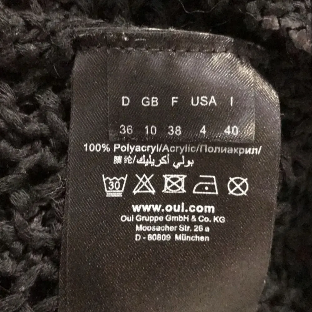 Stickad tröja med mönster från märket Oui 🩷 Köpt från sellpy men har aldrig kommit till användning. Storlek 36. Tröjor & Koftor.