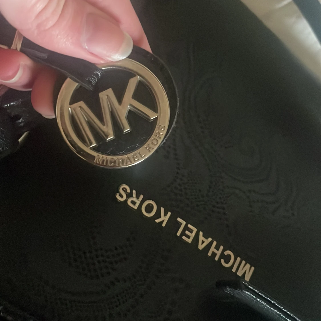 En michael kors väska  - 91