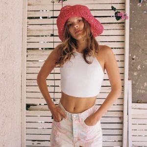 Vitt linne från Zara  - Säljer detta fina, vita linne från Zara. Aldrig använt och prislappen är kvar. Stolek XS. Säljer på grund av att den tyvärr var för liten för mig. Nypris 229 kr. 