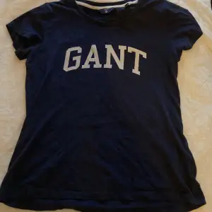 Marinblå äkta Gant t-shirt.💕
