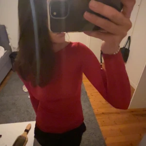 Intimissimi - Röd supersnygg tröja från Intimissimi, köptes i julas men knappt använd!🥰  