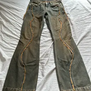Intressekoll på dessa assnygga lågmidjade utsvängda jeans! Är inte säker på om jag vill sälja dock