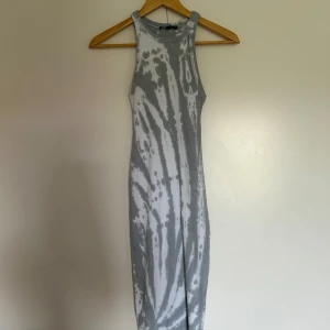 Långklänning från ZARA  - Aldrig använd då köpt för 3 år sedan 