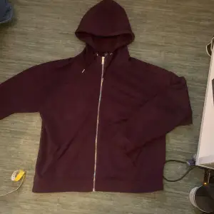 Röd oversized zip up hoodie