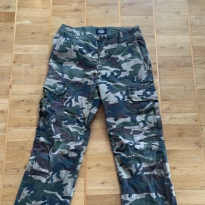 Dickies - Riktigt feta dickies, ganska bra skick, pris kan diskuteras, fraktar bara, 