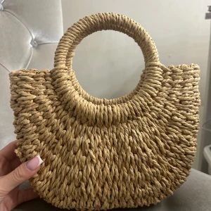 Strandväska - Strandväska med avtagbart band. Helt nytt skick. 