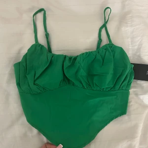 Korsett / crop top  - Korsett topp i storlek S, oanvänd. 