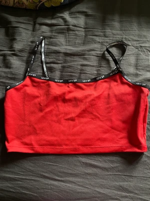 Levis linne S - Croptop/ linne från Levis i toppskick. 