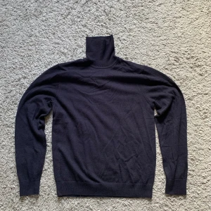 These glory days 100% merino ull turtle neck  - Använd ett fåtal gånger, Inga defekter storlek S