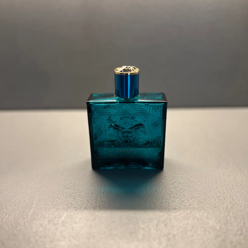 Säljer den här parfymen för har  tröttnat🥱 Det är 25 ml, men är ursprungligen 100ml. Kontakta gärna mig om ni har några funderingar eller vill ha fler bilder! OBS priset kan alltid sänkas🤩. Övrigt.