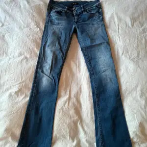 Low waist bootcut jeans från Replay i fint skick. Det är storlek 30, skulle säga xs/s💞