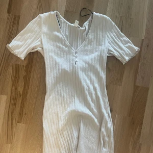 Klänning - Jätte fin klänning utan skador