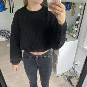 Stickad tröja  - Tjock stickad tröja Axelbrett- 56 cm Längd- 44 cm