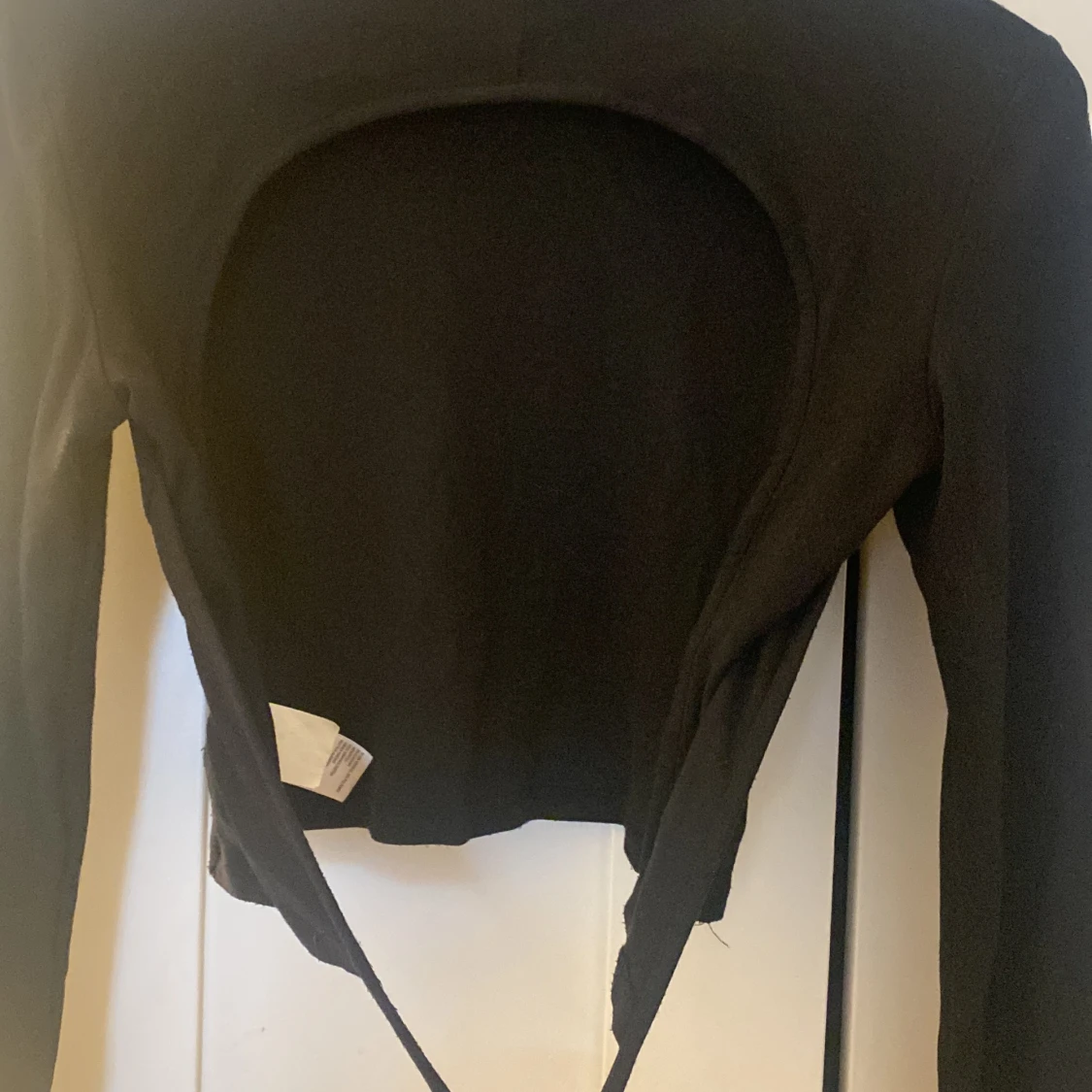 Fin svart tröja öppen där bak 💕 - 91