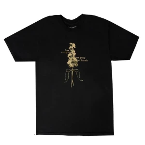 taylor swift merch - säljer denna tröjan från Taylor Swifts merch-sida, säljs då den inte kommer till användning. Storlek S men är inte alls lika oversized som erastour-merchen. Några tecken på användning men i bra skick.🫶🏻❤️🪩