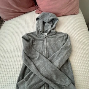 juicy kofta - väldigt bra skick andvänd få tall gånger om ni vill ha flera bilder skickar jag ❤️