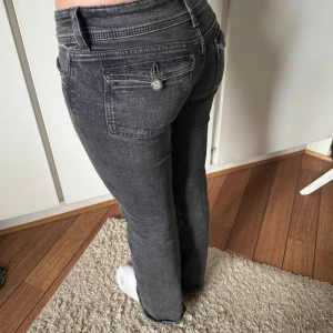 Lågmidjade jeans - Lågmidjade jeans från Gina Young i storlek 146❤️ bra skick