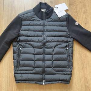 Moncler Cardigan  Cond 10/10 Storlek M 