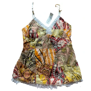 y2k vintage flowy topp - topp med mönster och spets. Storlek M passar en storlek S också. Köparen står för frakt. ❤️