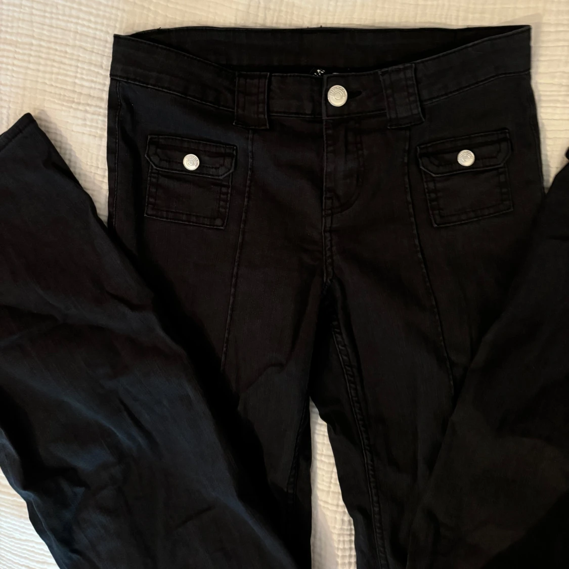 Utsvängda byxor H&M - 90