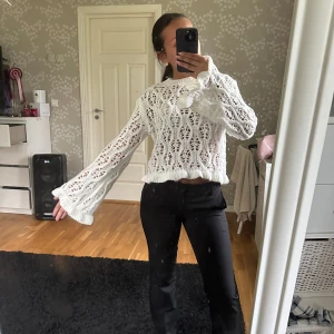 Stickad tröja - Snygg stickad tröja från hm, aldrig använd så är som nyskick. Storlek S, köparen står för frakt. Skriv om ni undrar över något💕