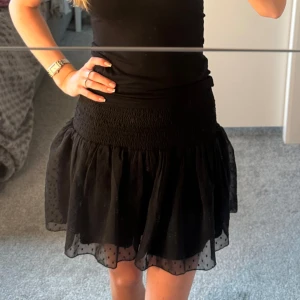 Svart kjol - Superfin svart kjol i storlek 34🩷