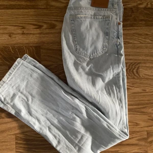 Low straight waist jeans - Snygga low waist jeans ifrån Bik bok i modellen straight 🥰